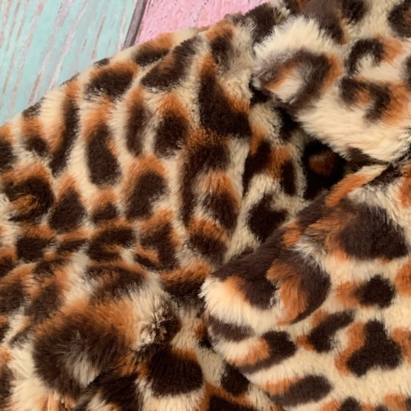 Fuzzy and soft cheetah jacket - Picture 6 of 9